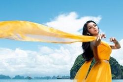 Lâm Thu Hồng giới thiệu Vịnh Hạ Long đến The Miss Globe 2022