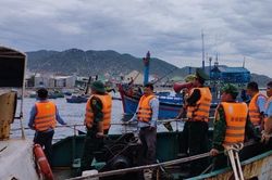 BĐBP Ninh Thuận kiên quyết không để người dân ở lại trên tàu thuyền, lồng bè nuôi trồng thủy sản