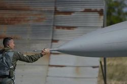 Bloomberg: Dòng chảy vũ khí đến Ukraine đang chững lại