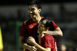 Đoàn Văn Hậu vui mừng khi Văn Toàn ghi bàn sau 5 năm