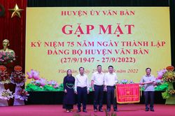 Văn Bàn gặp mặt kỷ niệm 75 năm ngày thành lập Đảng bộ huyện