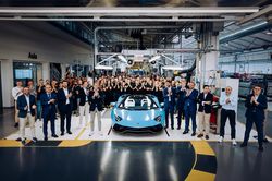 Lamborghini Aventador cuối cùng xuất xưởng, kết thúc kỷ nguyên chạy xăng của hãng siêu xe Ý