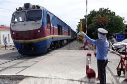Đường sắt điều chỉnh lịch chạy tàu để tránh bão Noru, hành khách lưu ý gì?