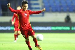 Quang Hải trở lại Pau lúc đêm khuya