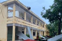 Miền Trung ngổn ngang sau bão số 4