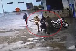 Xác minh clip 2 người mặc sắc phục công an đánh túi bụi người đi xe máy