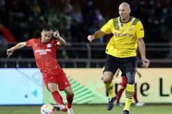 Công Vinh và Văn Quyến tái xuất, đội ngôi sao Việt Nam thua Dortmund 1-4