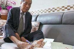 Thầy giáo viết bằng chân Nguyễn Ngọc Ký qua đời