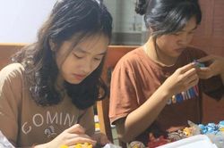 Mê nghề làm bánh 'chim cò' độc nhất Việt Nam