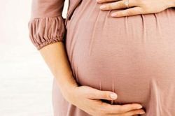 Hàng loạt rủi ro cho mẹ và bé nếu sinh con ở tuổi mãn kinh