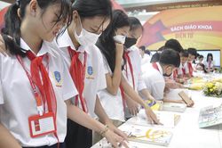 Đánh giá việc biên soạn, thẩm định, xuất bản, sử dụng sách giáo khoa