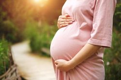 Phụ nữ đã tắt kinh muốn mang bầu cần làm gì để đảm bảo an toàn sức khỏe mẹ và thai nhi?