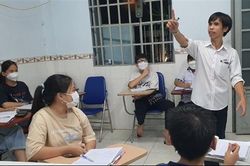 Lớp học đặc biệt của người thầy công nhân
