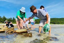 Độc đáo tour du lịch nhặt rác tại Cô Tô