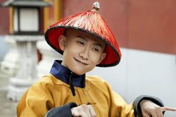 'Vi Tiểu Bảo' Trương Nhất Sơn trượt dốc