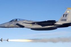 Tiêm kích F-15 của Mỹ bắn hạ UAV Mojer-6 Iran
