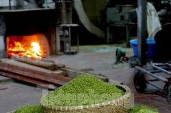 Làng Mễ Trì 'đỏ lửa' rộn ràng vào vụ cốm lớn nhất trong năm