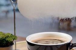 Đi uống cà phê 'đám mây' kẹo bông