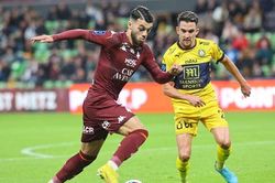 Metz 1-0 Pau FC: Đội trưởng mắc sai lầm như Maguire, đội Quang Hải đứt mạch bất bại