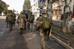 Tình hình Ukraine: Lý do Nga rút khỏi thị trấn Lyman; khả năng Pháp 'tiếp tế' 12 pháo tự hành Caesar