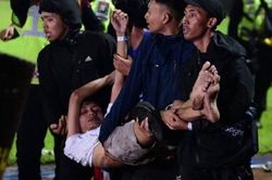 Bạo loạn sân cỏ: Tổng thống Indonesia hy vọng là 'thảm kịch bóng đá cuối cùng trong nước'
