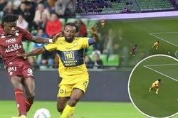 'Chuyên gia phá đội' lại mắc sai lầm khó tin, Pau FC dứt mạch bất bại