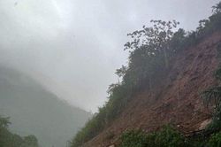 Khẩn trương thông đường, nhanh chóng hỗ trợ đồng bào bị lũ quét