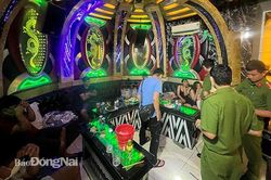 Triệt xóa tụ điểm mua bán, tổ chức, chứa chấp sử dụng trái phép chất ma túy trong quán karaoke Luxury Hồng Phúc