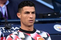Keane: 'MU thiếu tôn trọng Ronaldo'