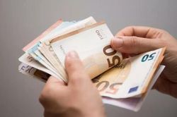 Xung đột Nga-Ukraine 'đổ thêm dầu' vào 'lửa lạm phát', mọi ngóc ngách ở châu Âu đứng ngồi không yên