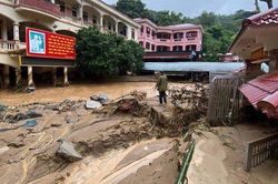 Hậu đêm trắng chạy lũ ở Kỳ Sơn: 'Không còn cái gì có thể sử dụng được nữa, hư hỏng hết cả rồi'