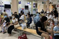 Trẻ mắc Adenovirus, sốt xuất huyết tiếp tục tăng mạnh tại Hà Nội
