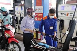 Giá xăng tiếp tục giảm sâu lần thứ 4 liên tiếp