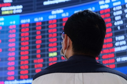 Gần 150 mã giảm sàn, VN-Index 'bốc hơi' hơn 45 điểm