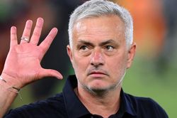 Mourinho muốn 'cướp' Dalot của Man United