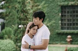 Ngay sau tang lễ chị gái, chồng bỗng đưa ra đề nghị khiến tôi cả đời khắc ghi