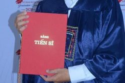 Không thể đánh giá một luận án tiến sĩ chỉ qua tiêu đề