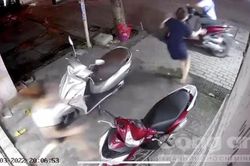 Clip cô gái lao theo giữ chiếc xe SH, bị tên trộm kéo ngã xuống đường
