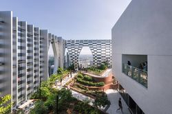 Tòa tháp có 80.000 cây xanh giữa Singapore