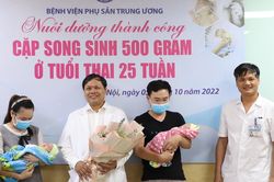 Kỳ tích nuôi dưỡng cặp song sinh nặng 500g/bé