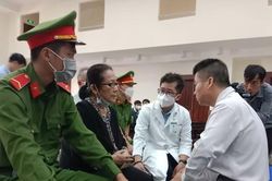 Bác sĩ khám tâm thần bị cáo Dương Thị Bạch Diệp tại tòa
