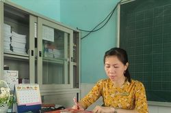Giáo viên 'chạy sô'