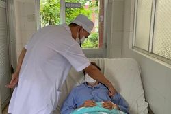 Một phụ nữ mắc sốt xuất huyết biến chứng rất hiếm gặp