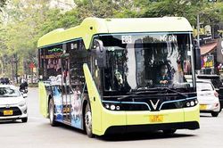 Chuyển đổi sang xe buýt sử dụng năng lượng xanh