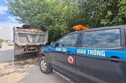 'Binh đoàn' xe cơi nới thành thùng chạy trốn khi phát hiện Thanh tra giao thông