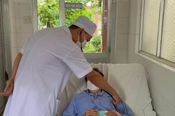 Cứu bệnh nhân sốt xuất huyết biến chứng hiếm gặp 2 lần nguy kịch
