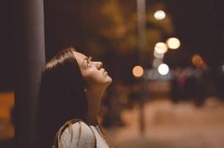 Lấy vợ hơn 12 tuổi, tôi không chịu nổi tình yêu quá 'nhiệt' của cô ấy