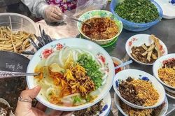 Quán lạ bắt khách tự phục vụ mà vẫn đông nườm nượp, ngày bán vèo vèo 1.500 suất