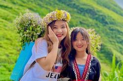 Sinh nhật 27 tuổi, cô gái 'chơi lớn' du lịch một mình, bất ngờ nhập hội cùng người lạ