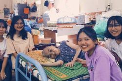 Nữ sinh làm dự án vì người cao tuổi: 'Hãy lắng nghe ông bà mình'